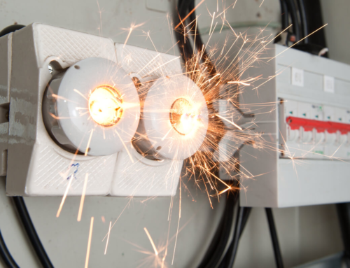 3 Sinais de que sua Instalação Elétrica Precisa de uma Atualização